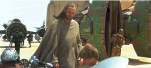 Qui-Gon aiuta Anakin prima della Corsa degli Sgusci