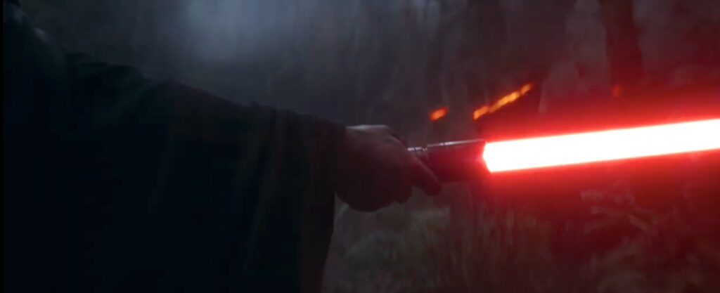 un mano afferra una spada laser dalla lama rossa
